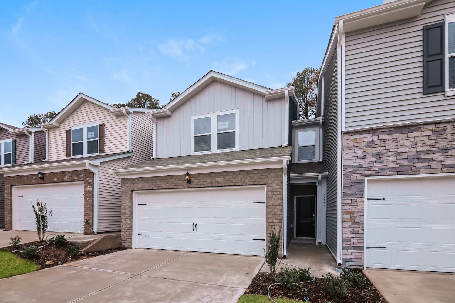 1009 Greenville Way photo 2