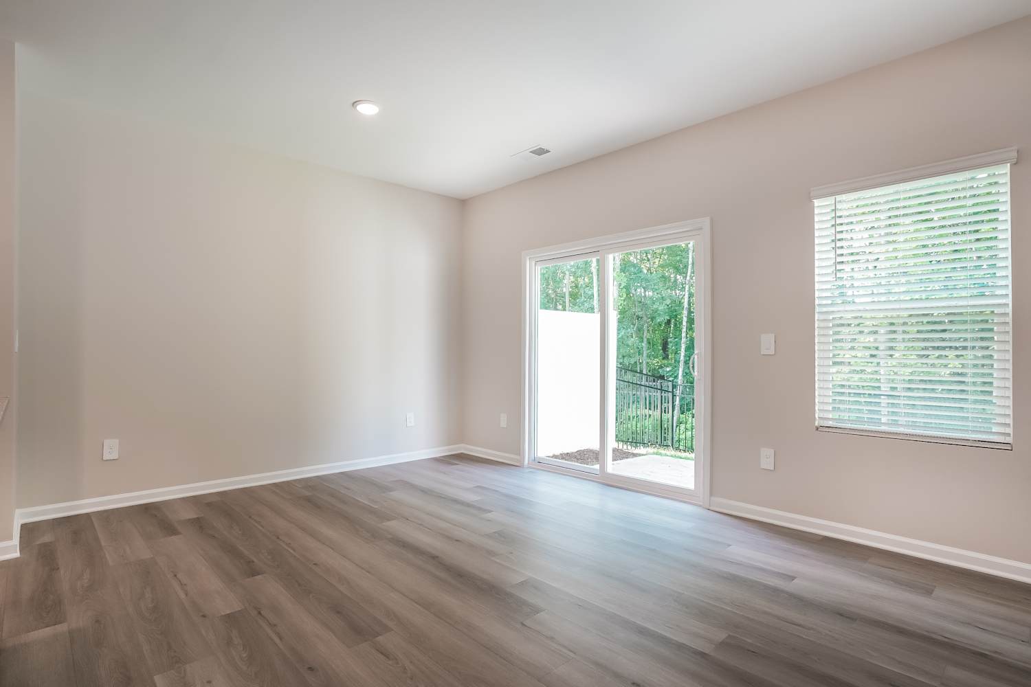 958 Greenville Way photo 5