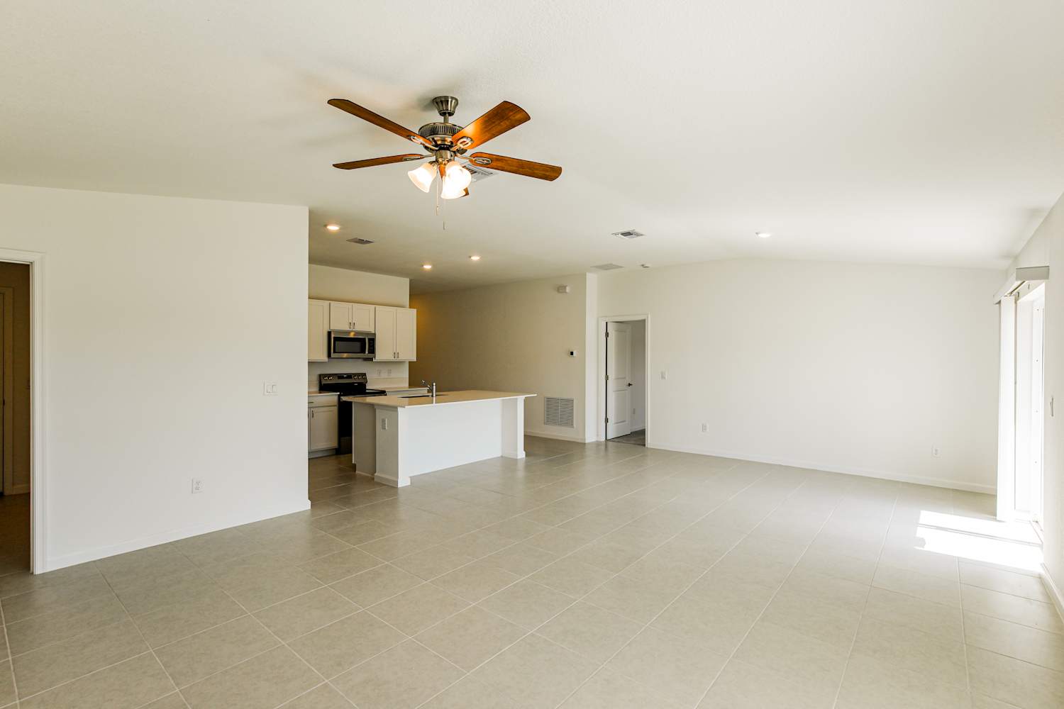 738 Carlyle Way photo 3