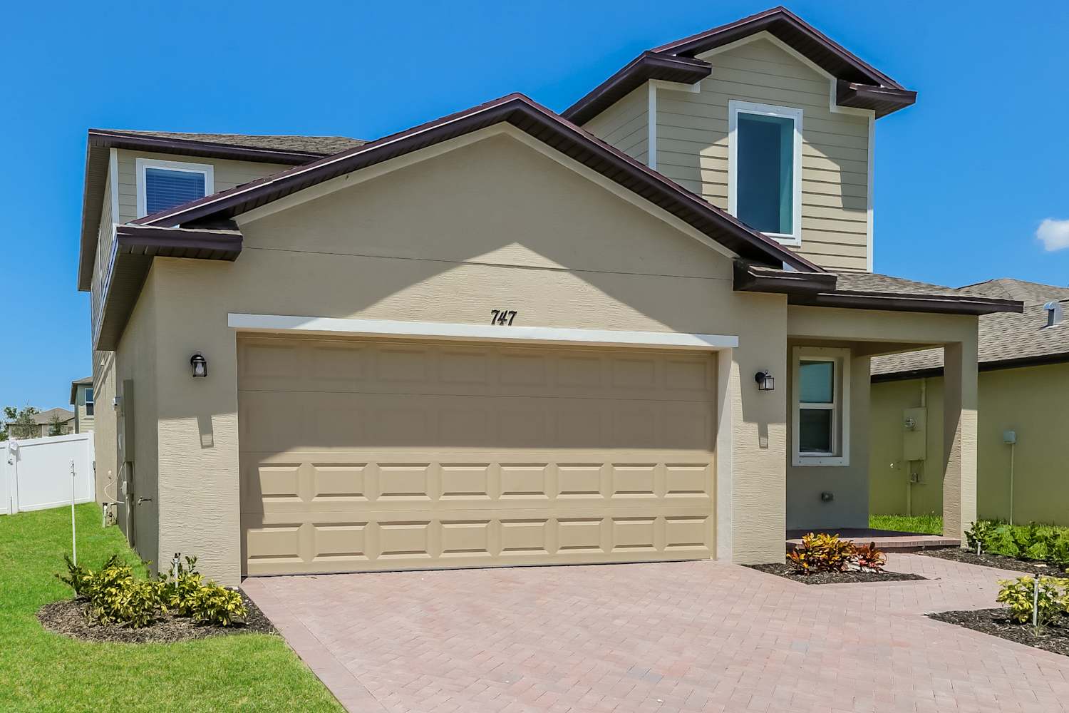 747 Carlyle Way photo 4