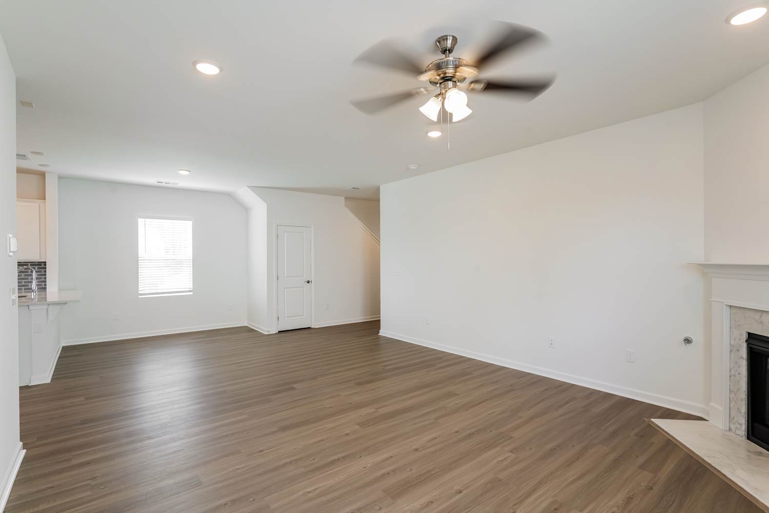 300 Deacon Ln photo 5