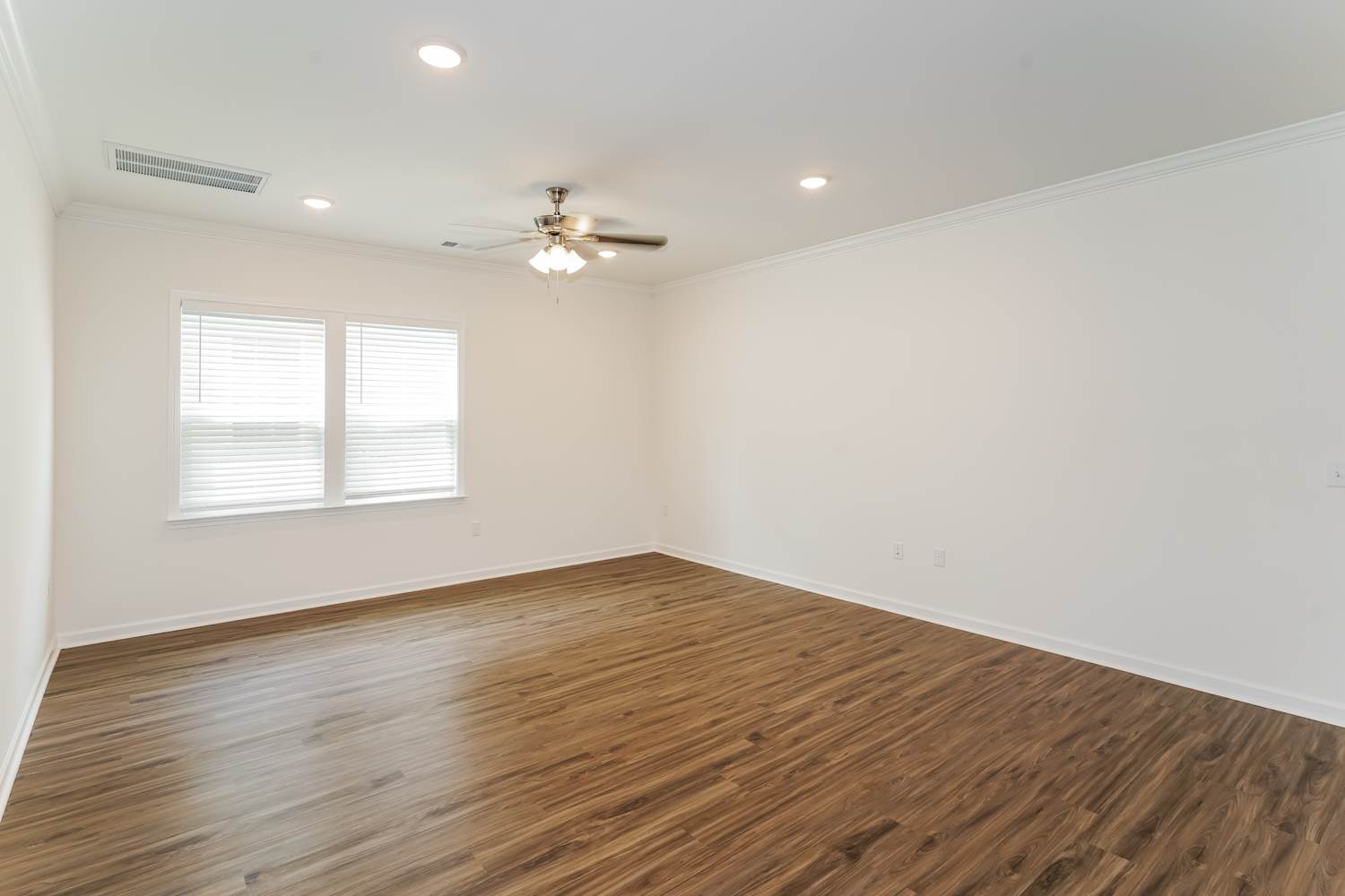444 Brook Ave photo 4