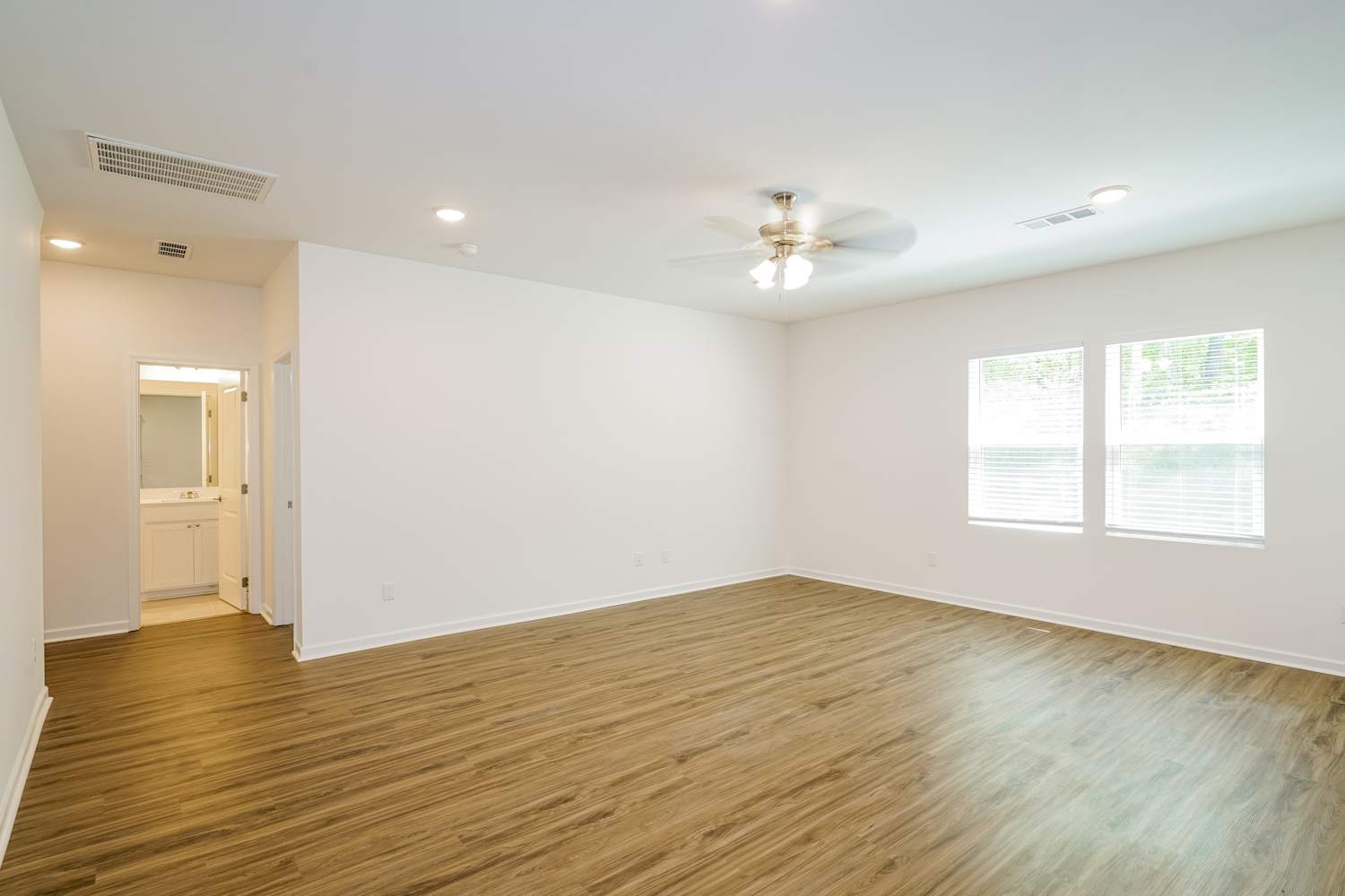 337 Brook Ave photo 4