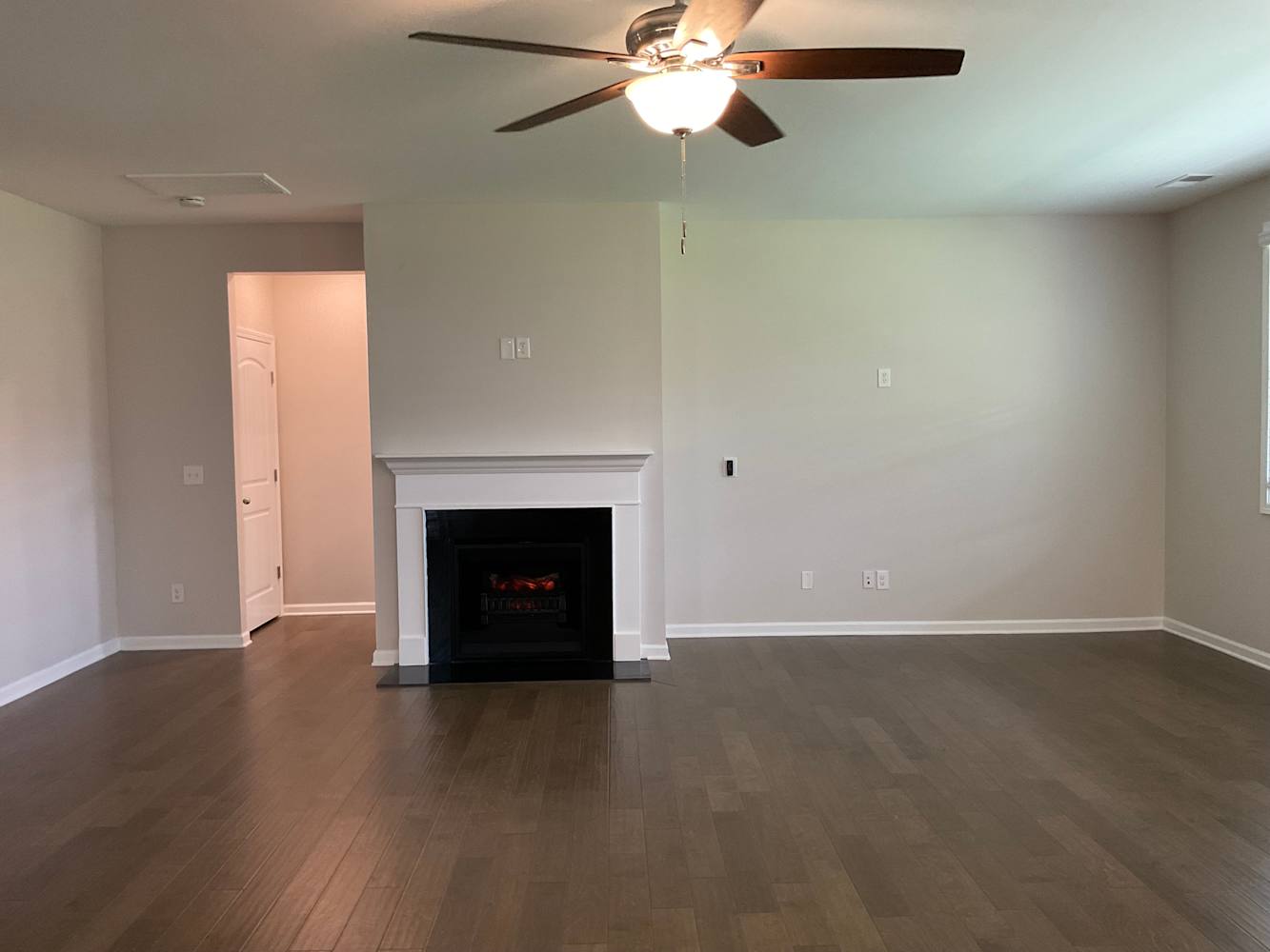 8026 Forest Hills Dr photo 4