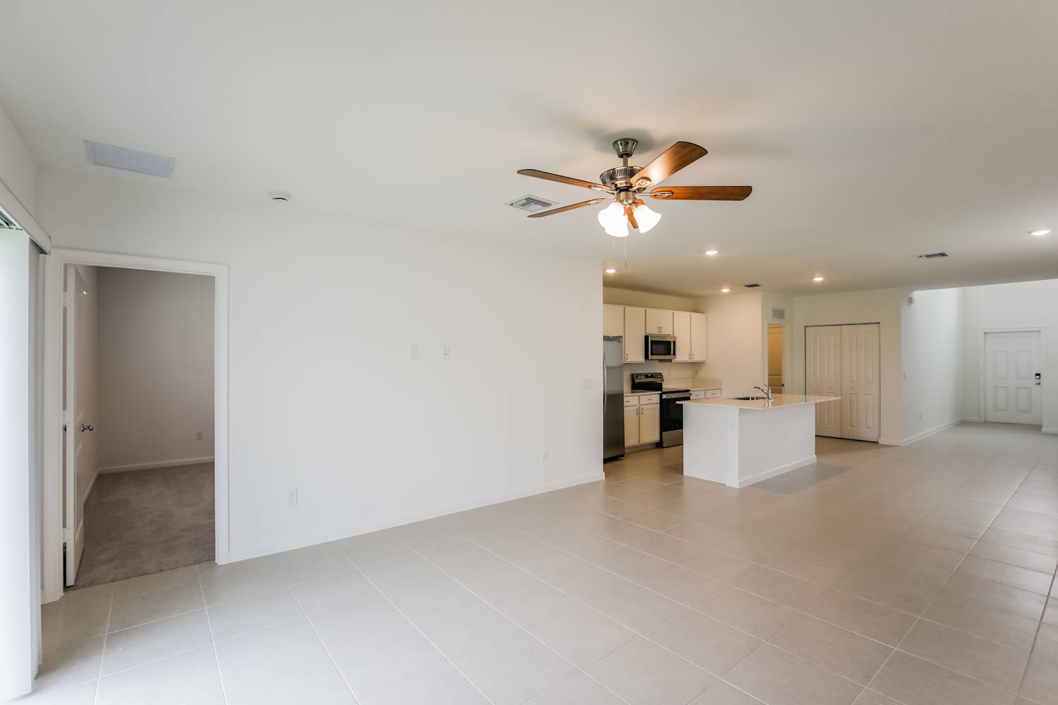 714 Carlyle Way photo 4