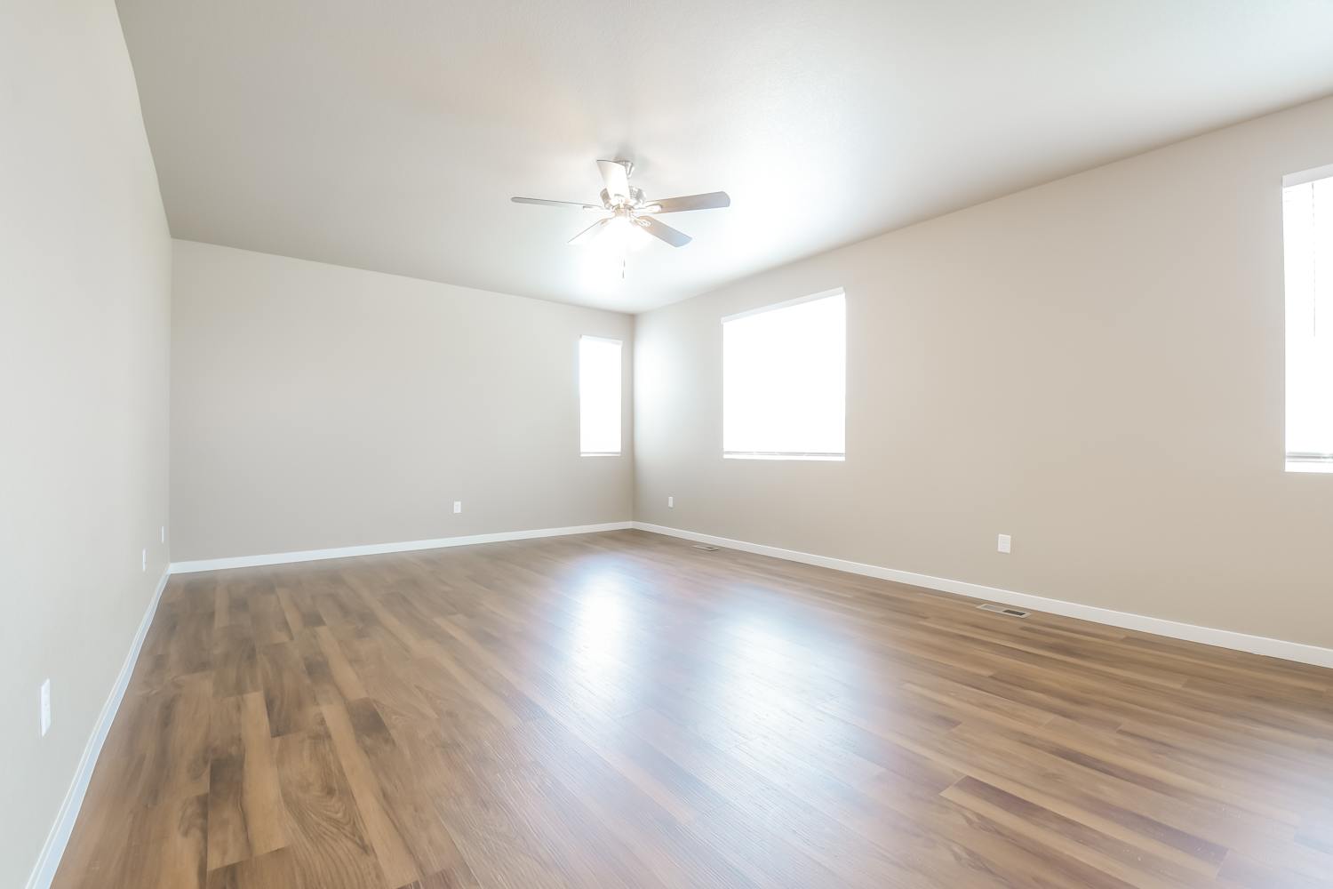 422 Elbert St photo 4