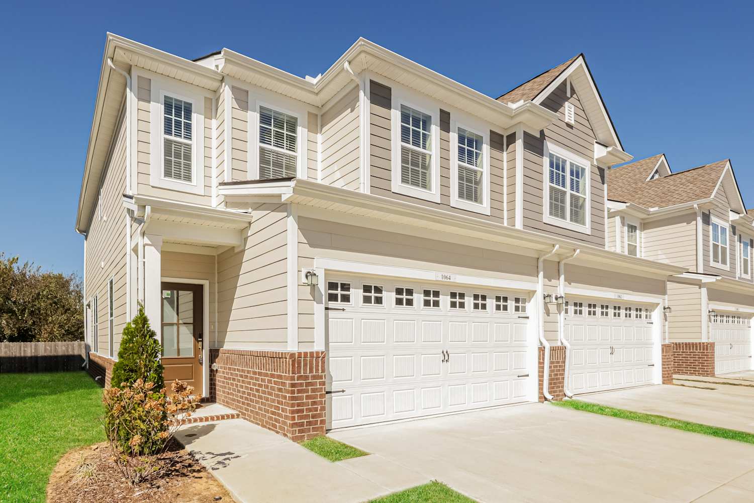 1064 Legacy Ct photo 4