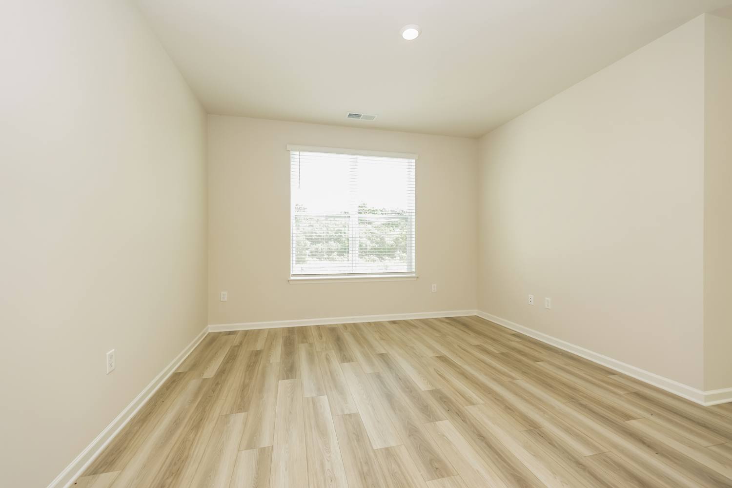 1000 Legacy Ct photo 4