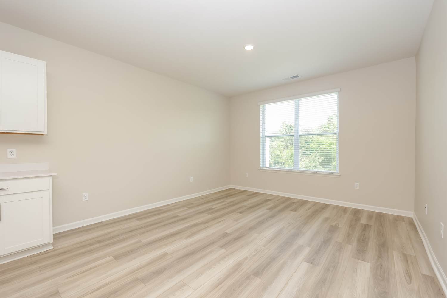 1005 Legacy Ct photo 5