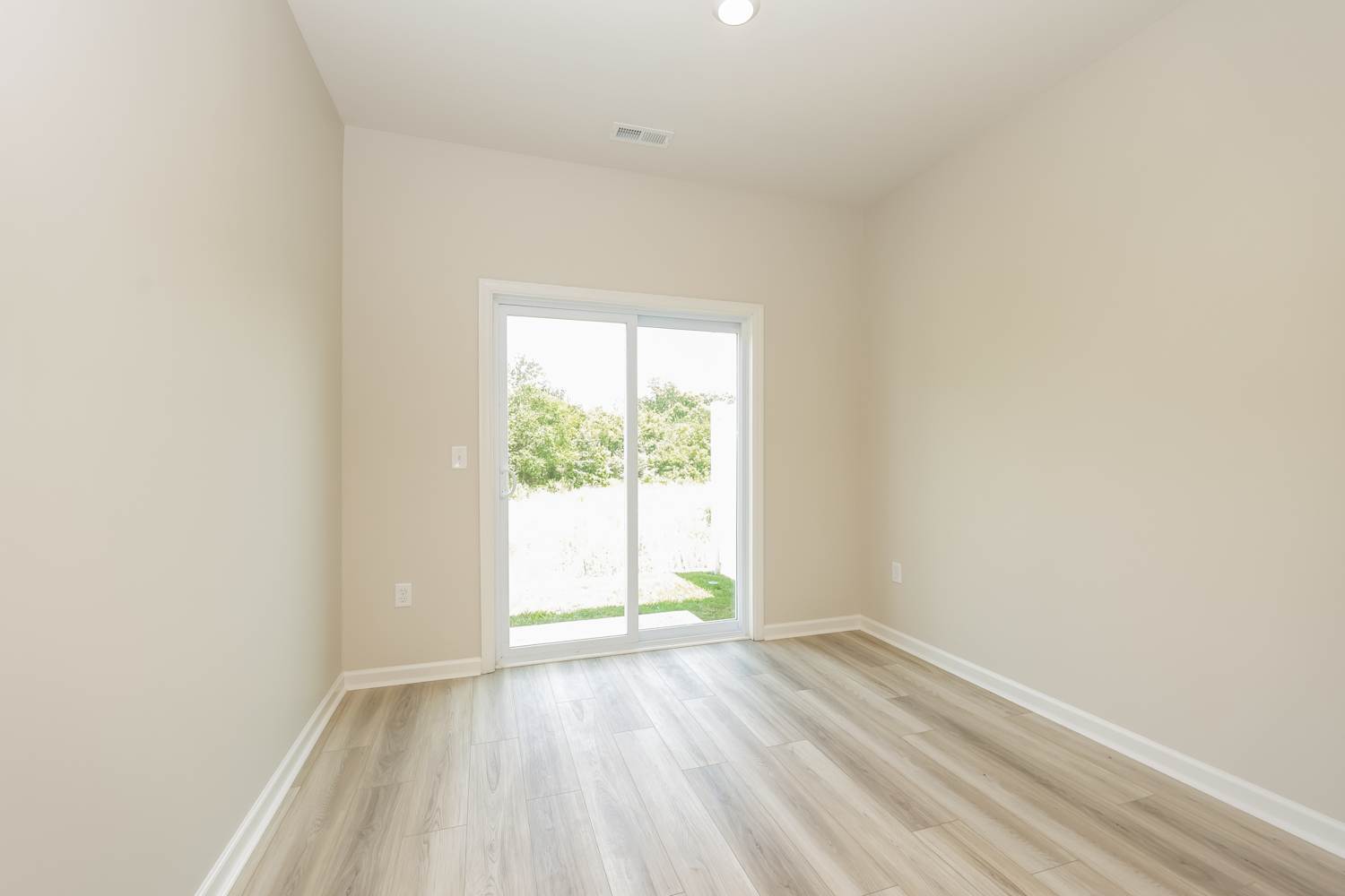 1069 Legacy Ct photo 5