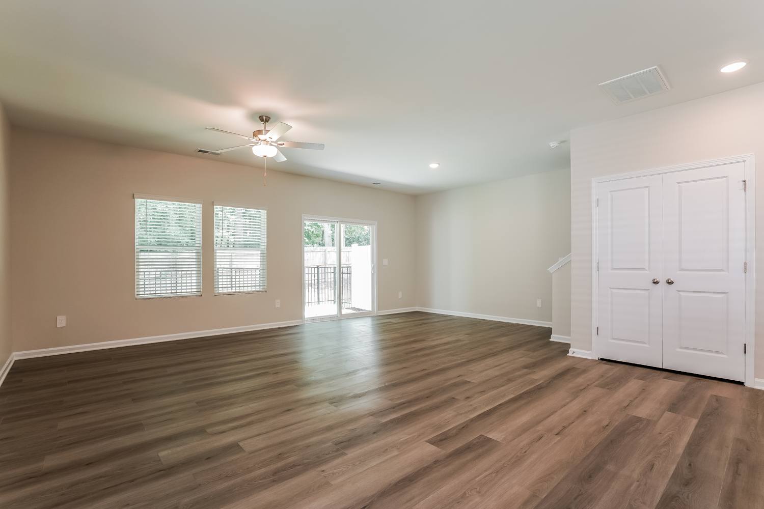 945 Greenville Way photo 5
