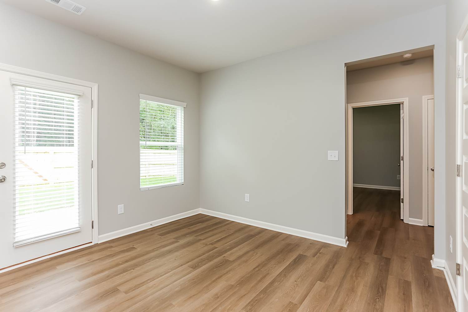 128 Glendale Blvd photo 4