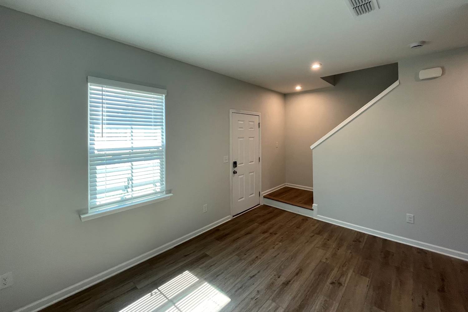 854 Pebble Blvd photo 5