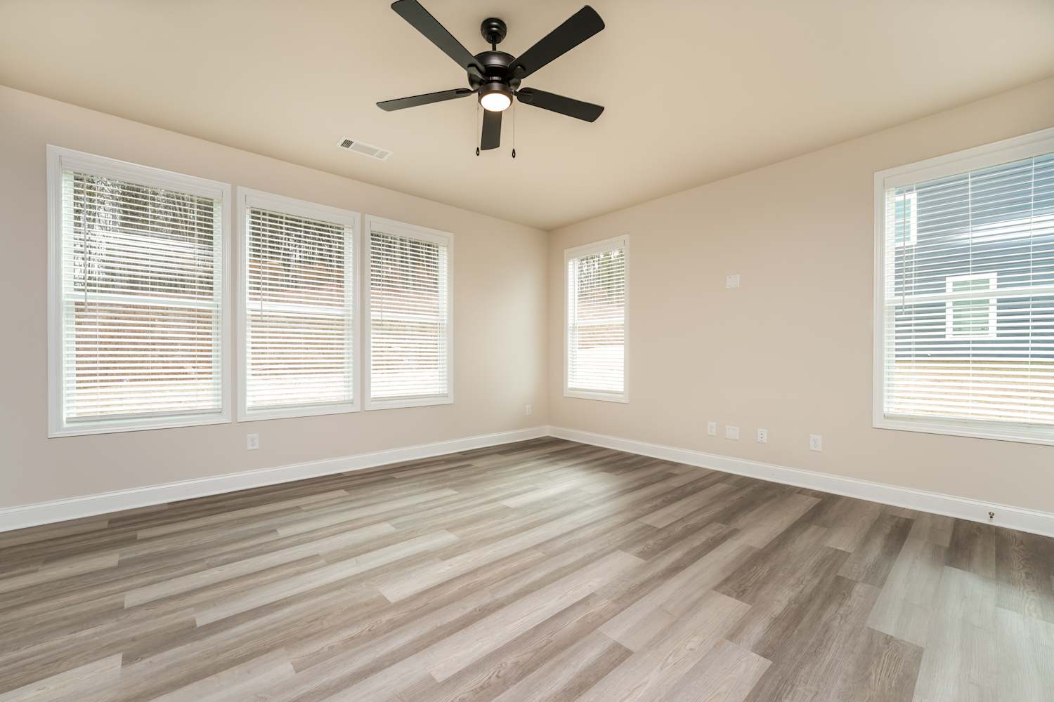 209 Katherine Street photo 4