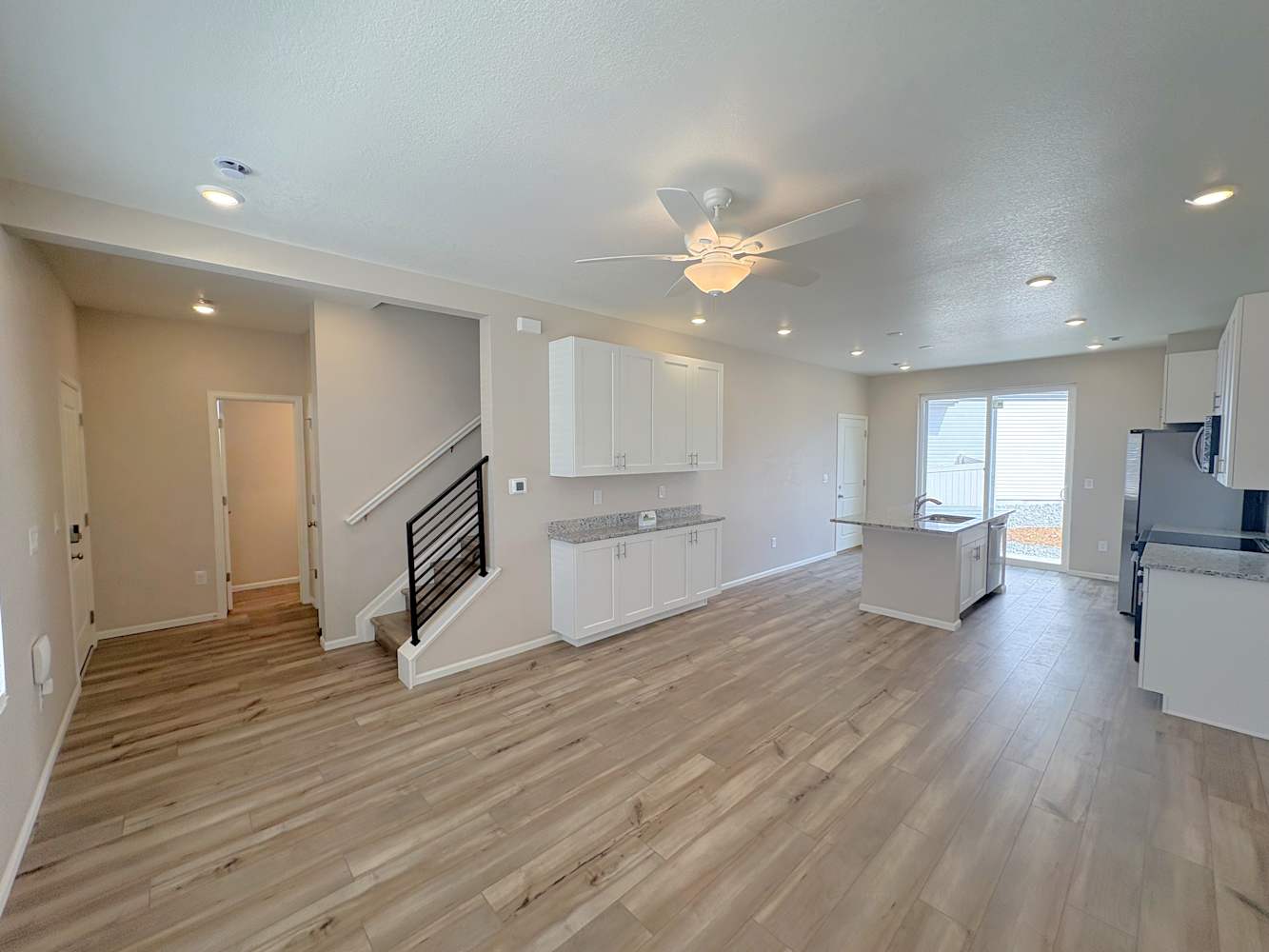 3369 Streamwood Dr photo 2