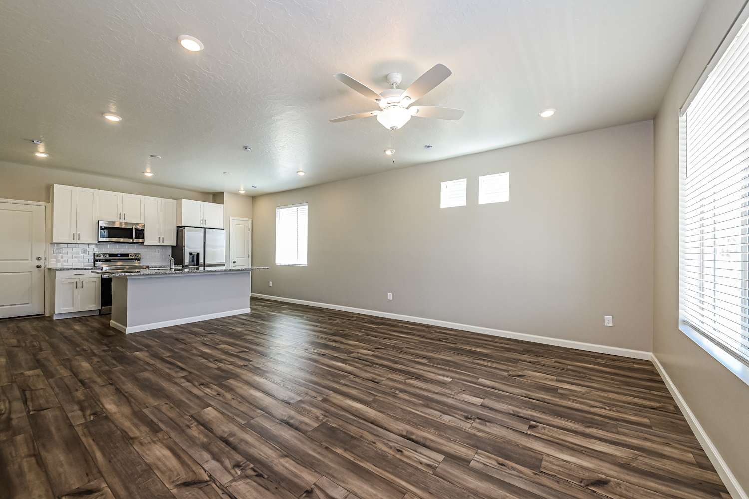 42 N Riverside Dr photo 4