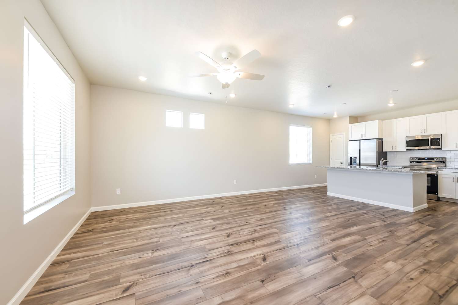 46 N Riverside Dr photo 4