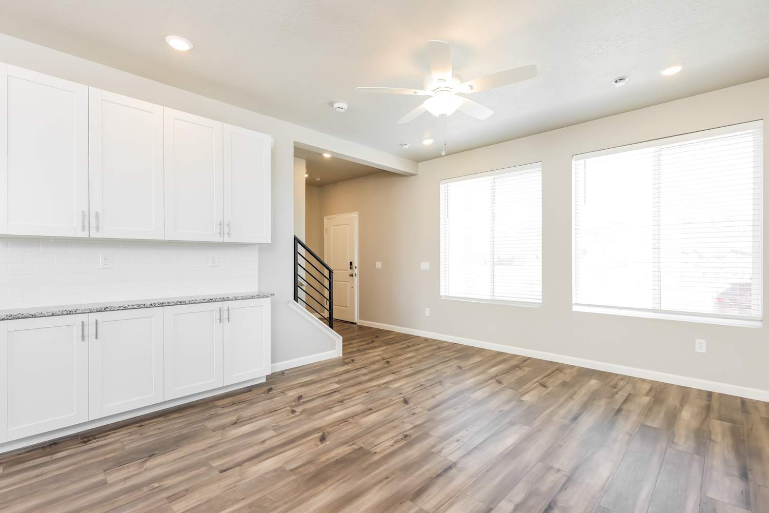 379 E Kanab Creek Dr photo 5