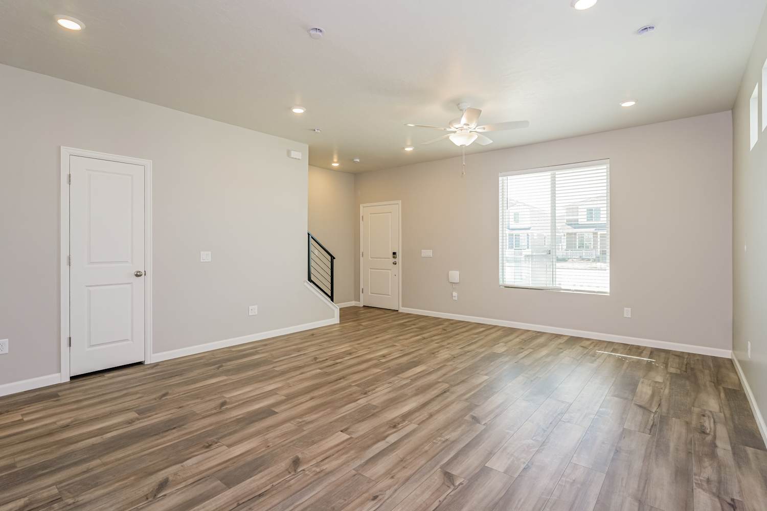 30 N Riverside Dr photo 4