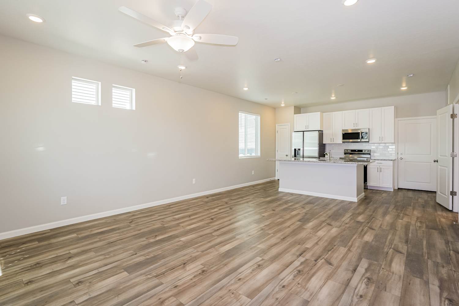 30 N Riverside Dr photo 5