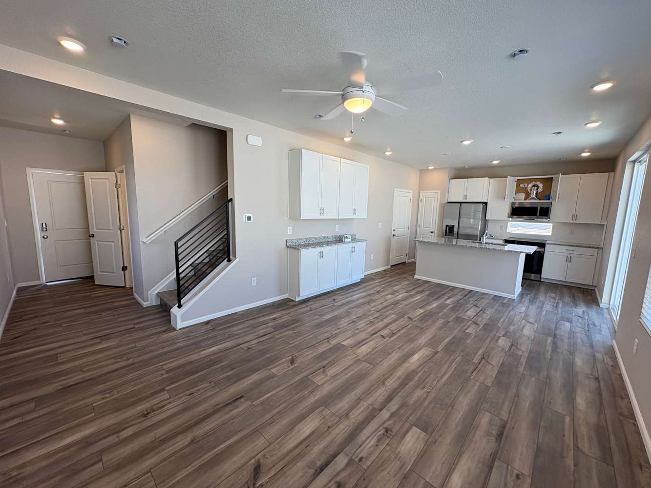 3374 Pearwood Dr photo 2