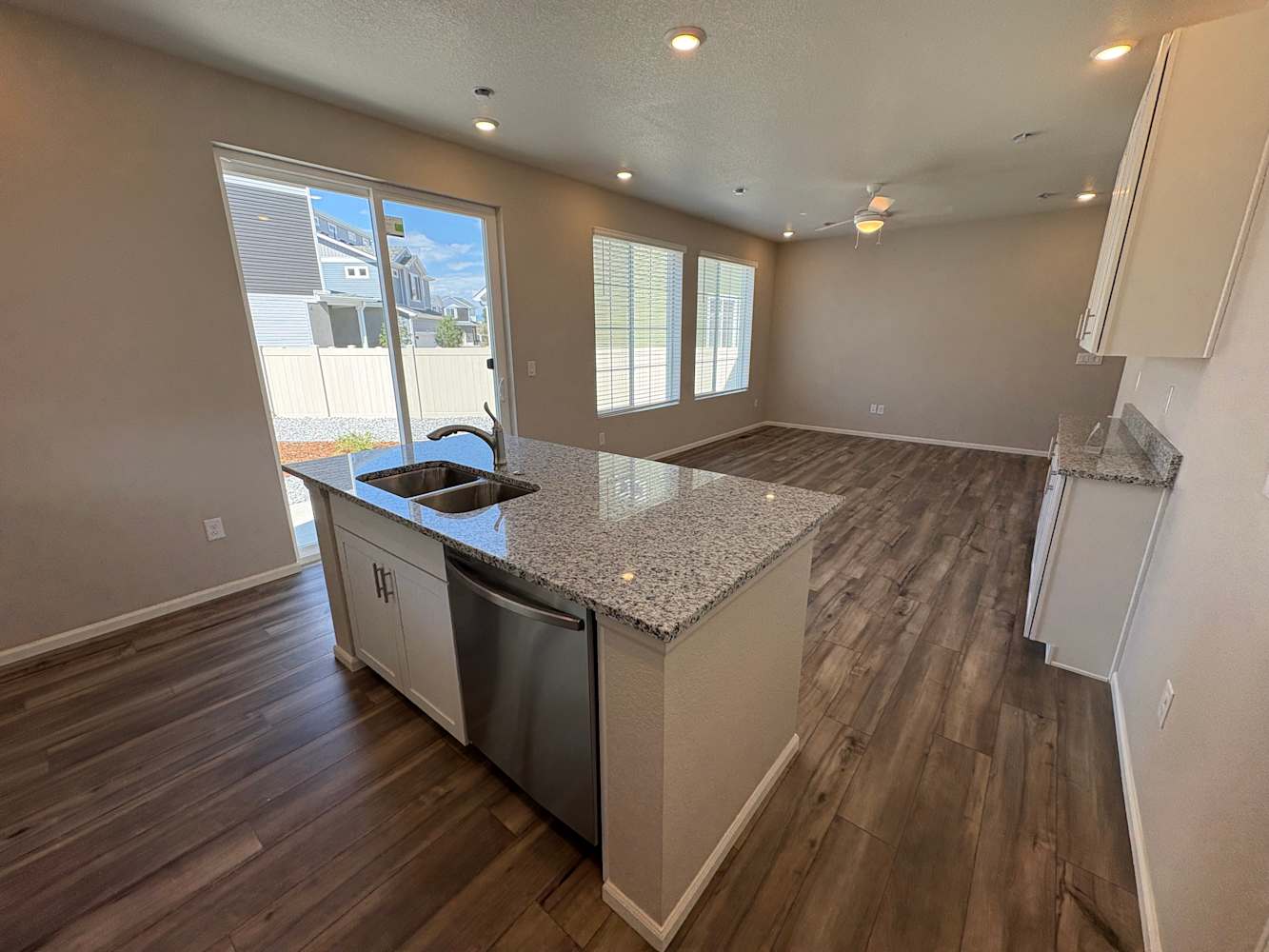 3374 Pearwood Dr photo 3