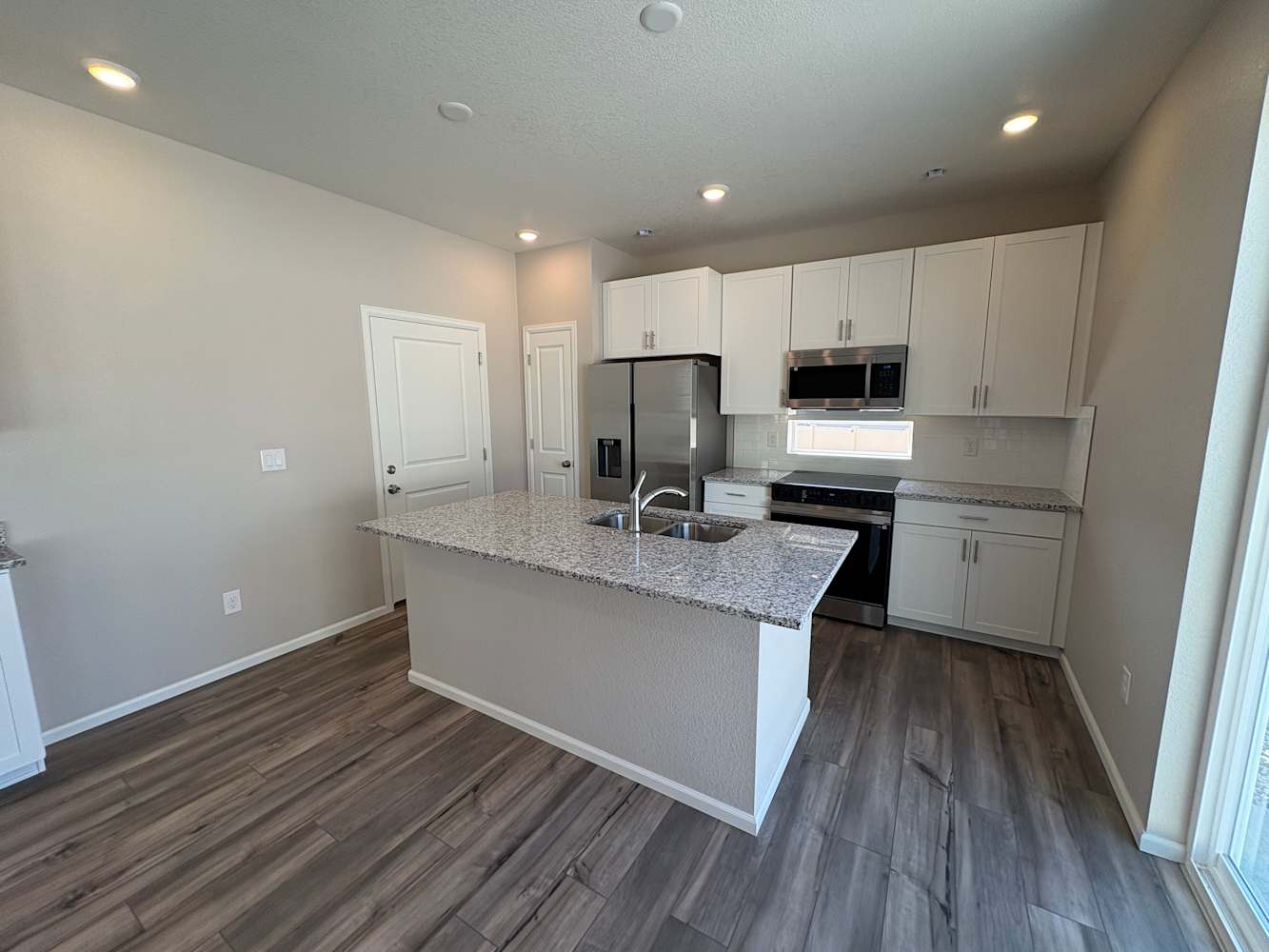 3374 Pearwood Dr photo 4