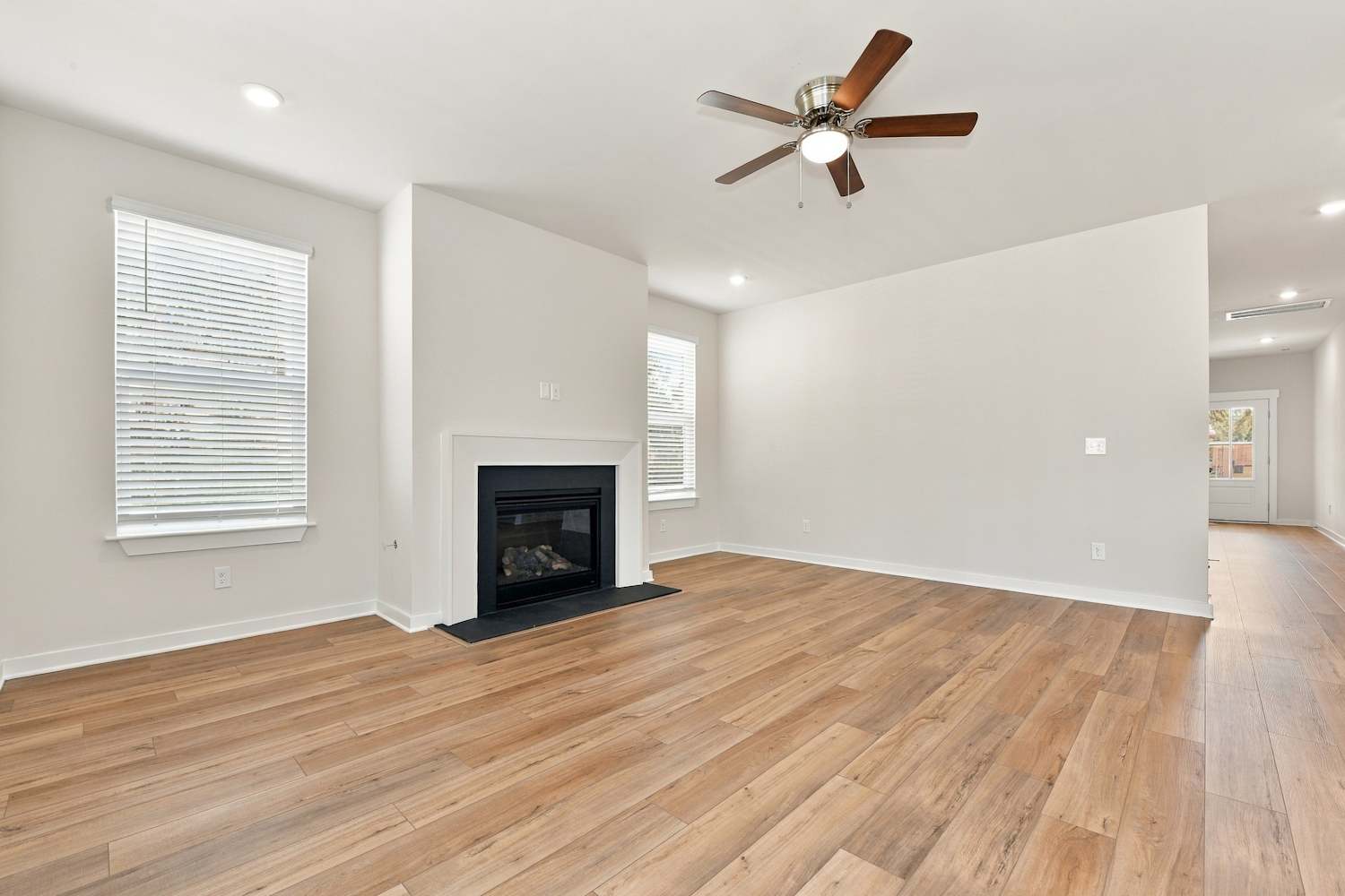 1233 Leavell Lane photo 5