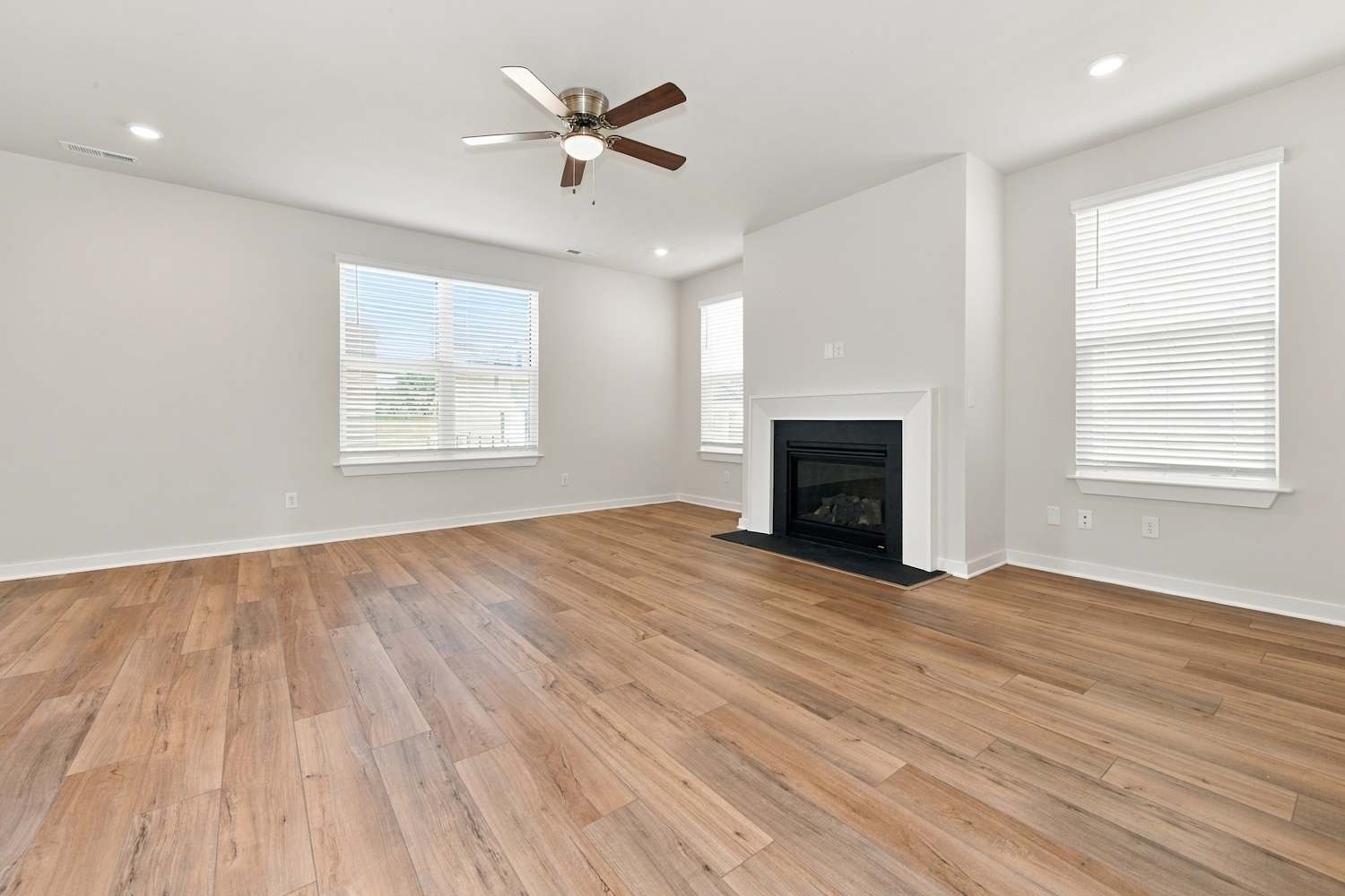 1233 Leavell Lane photo 4