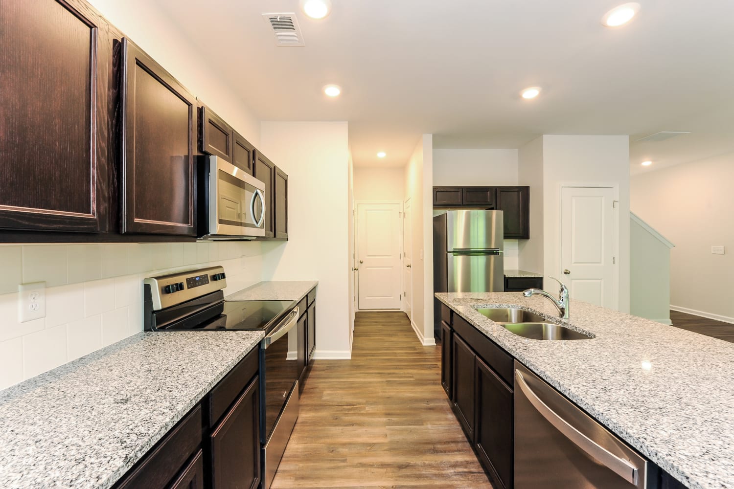 1493 Ben Park Way photo 5
