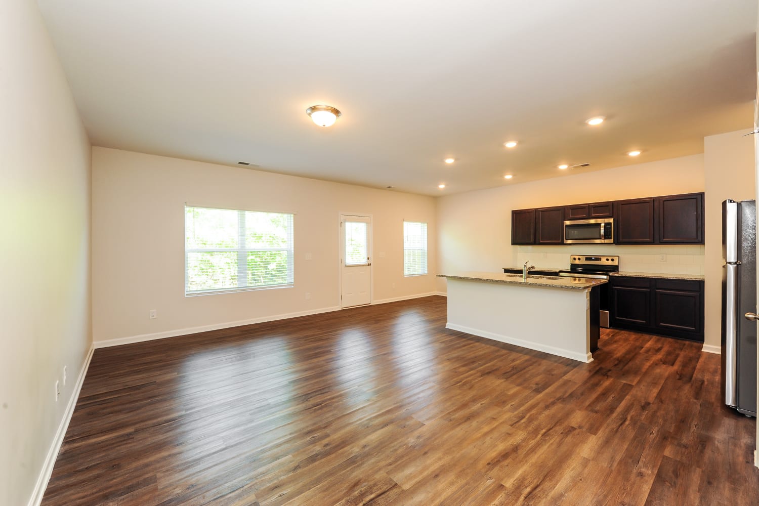 1493 Ben Park Way photo 2