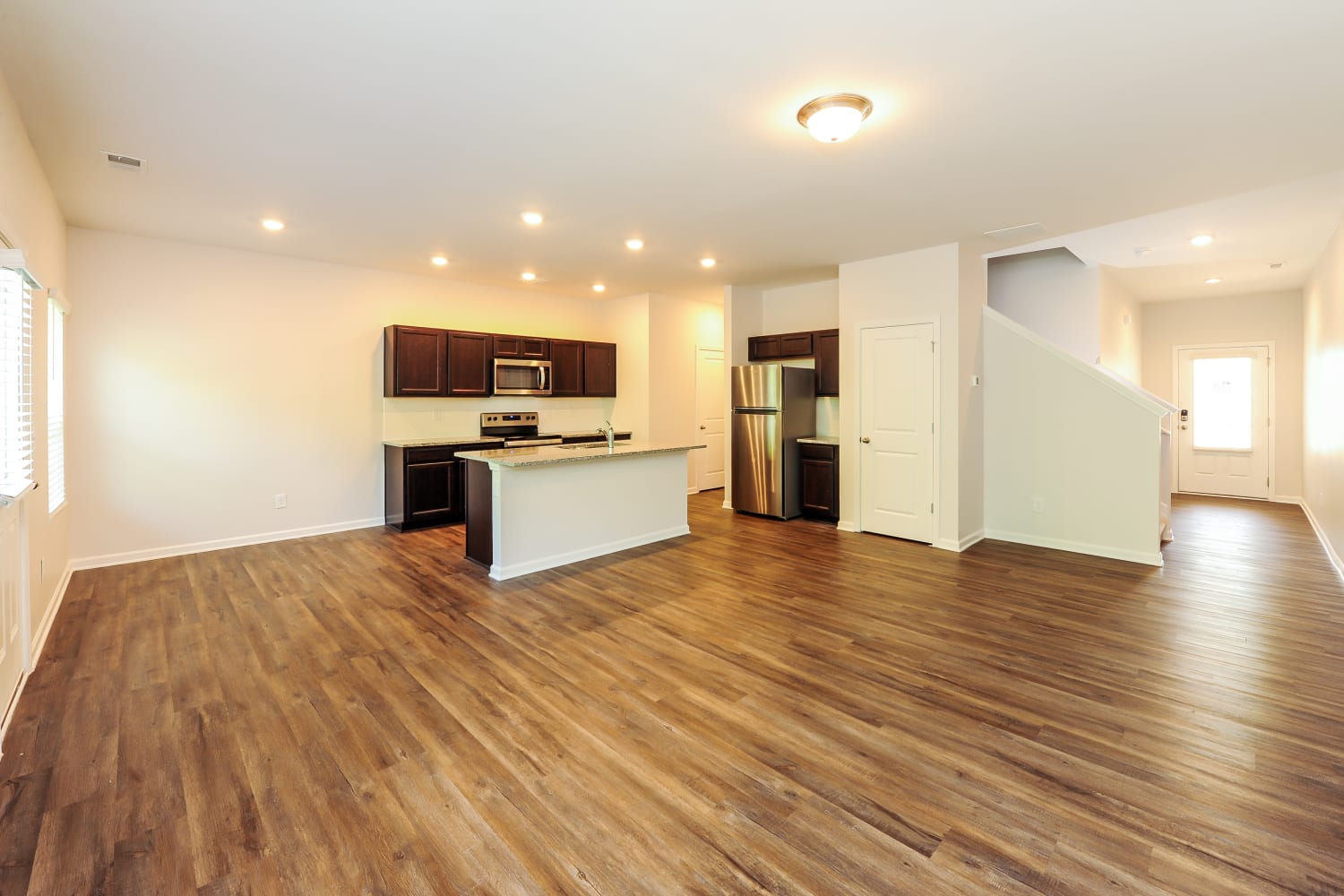1493 Ben Park Way photo 3