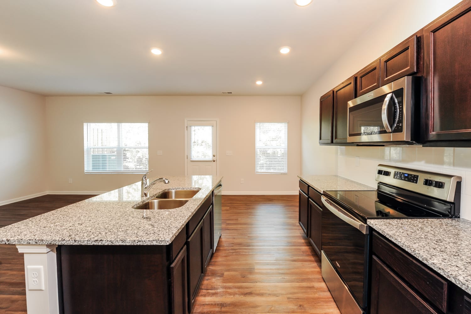 1493 Ben Park Way photo 4