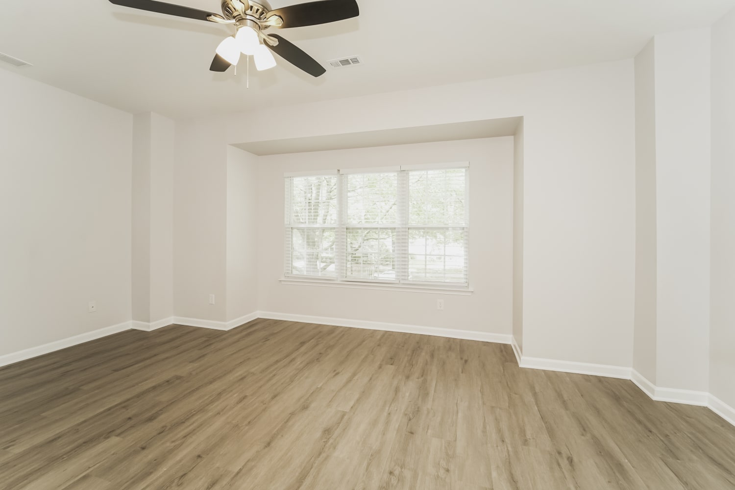 9661 Bailey Rd photo 2