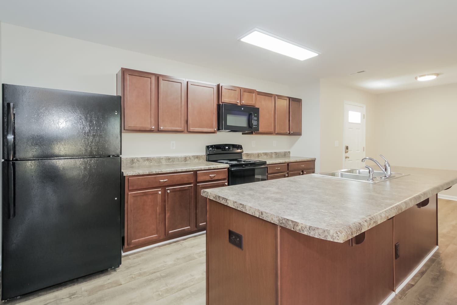 1623 Hooper Court photo 4