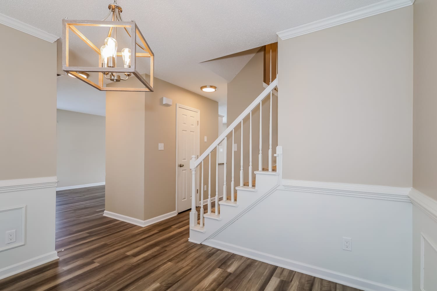 3032 Hawick Commons Dr photo 4