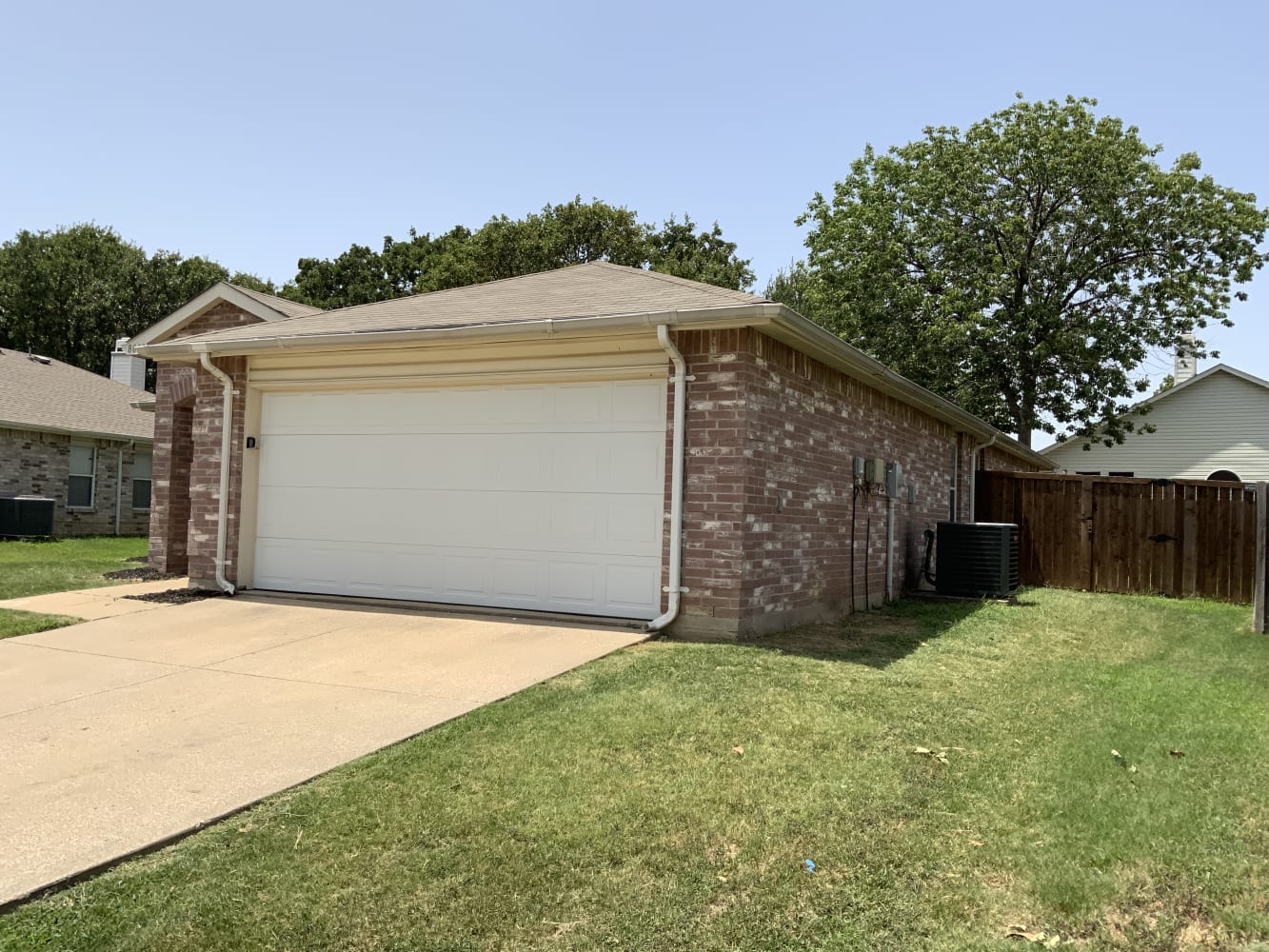 8008 Settlement Dr photo 2