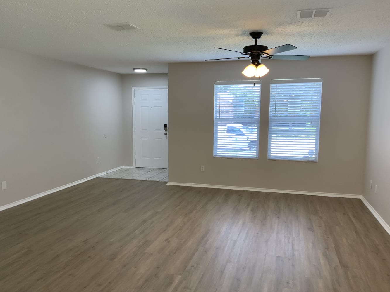 8008 Settlement Dr photo 4