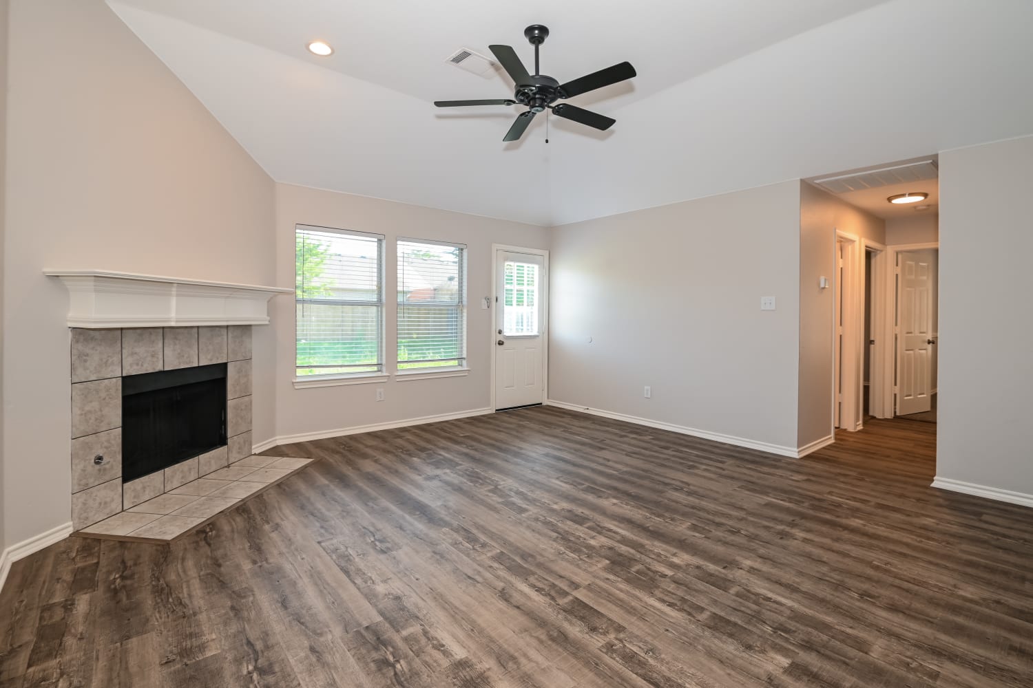 1003 Kelsey Ct photo 3