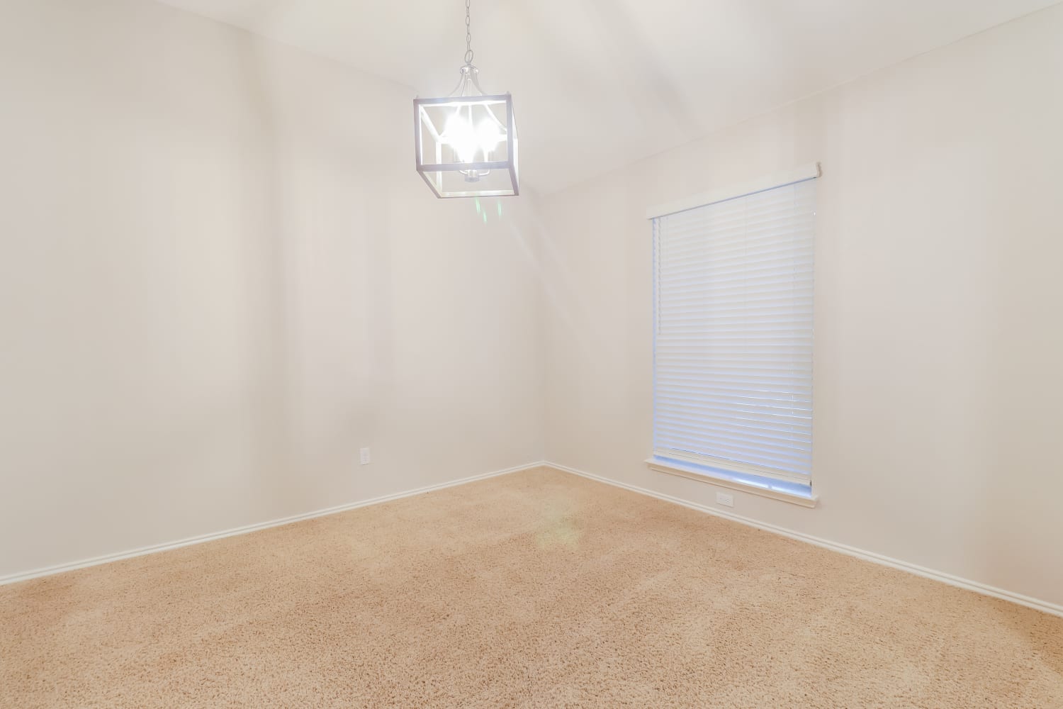606 Ember Ln photo 5