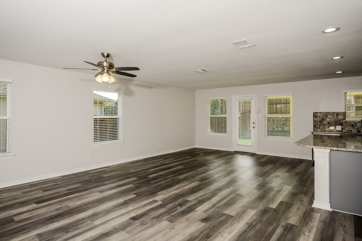 2620 Wayne Ave photo 3