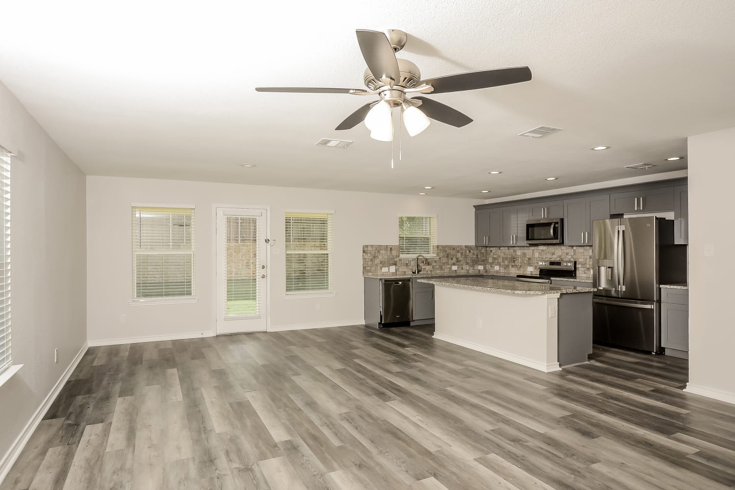 2620 Wayne Ave photo 4