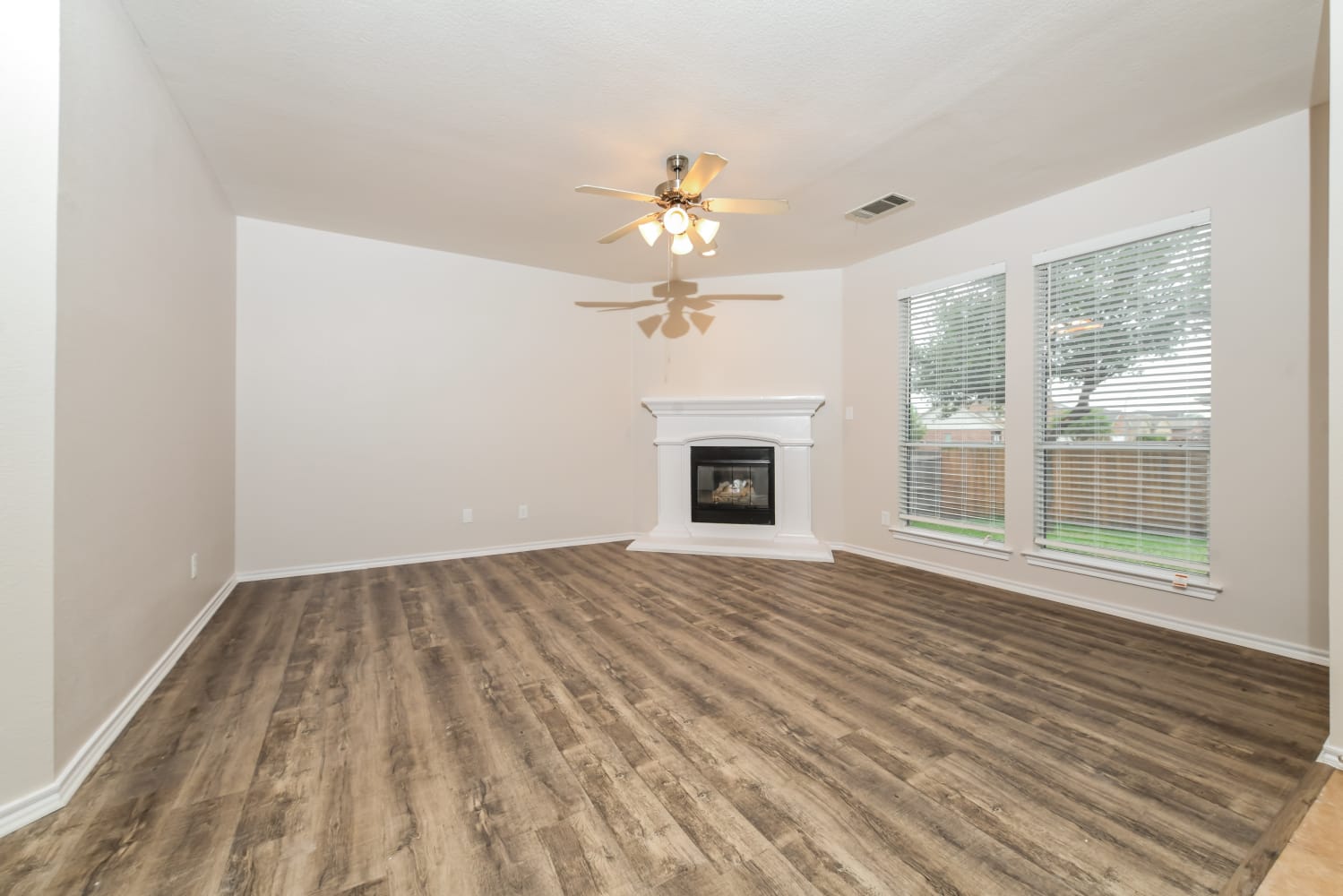 6101 Farrah Dr photo 2