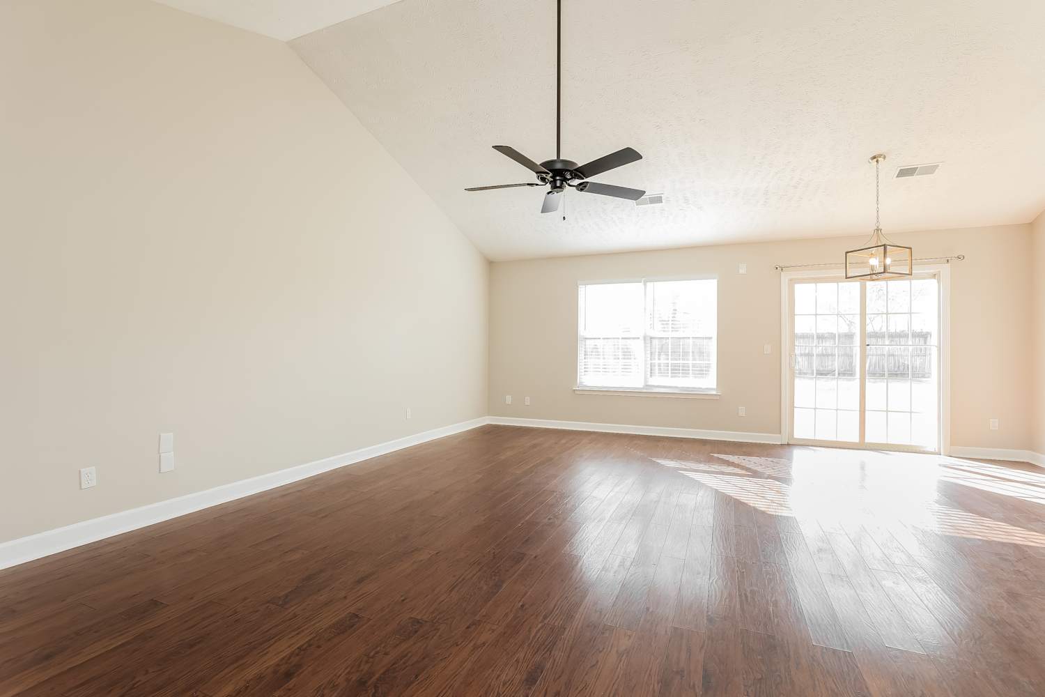 8025 Meadowview Ln photo 3