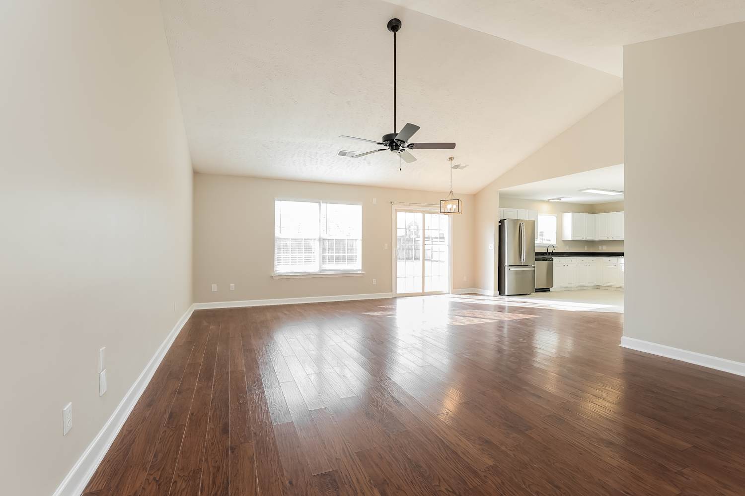 8025 Meadowview Ln photo 4