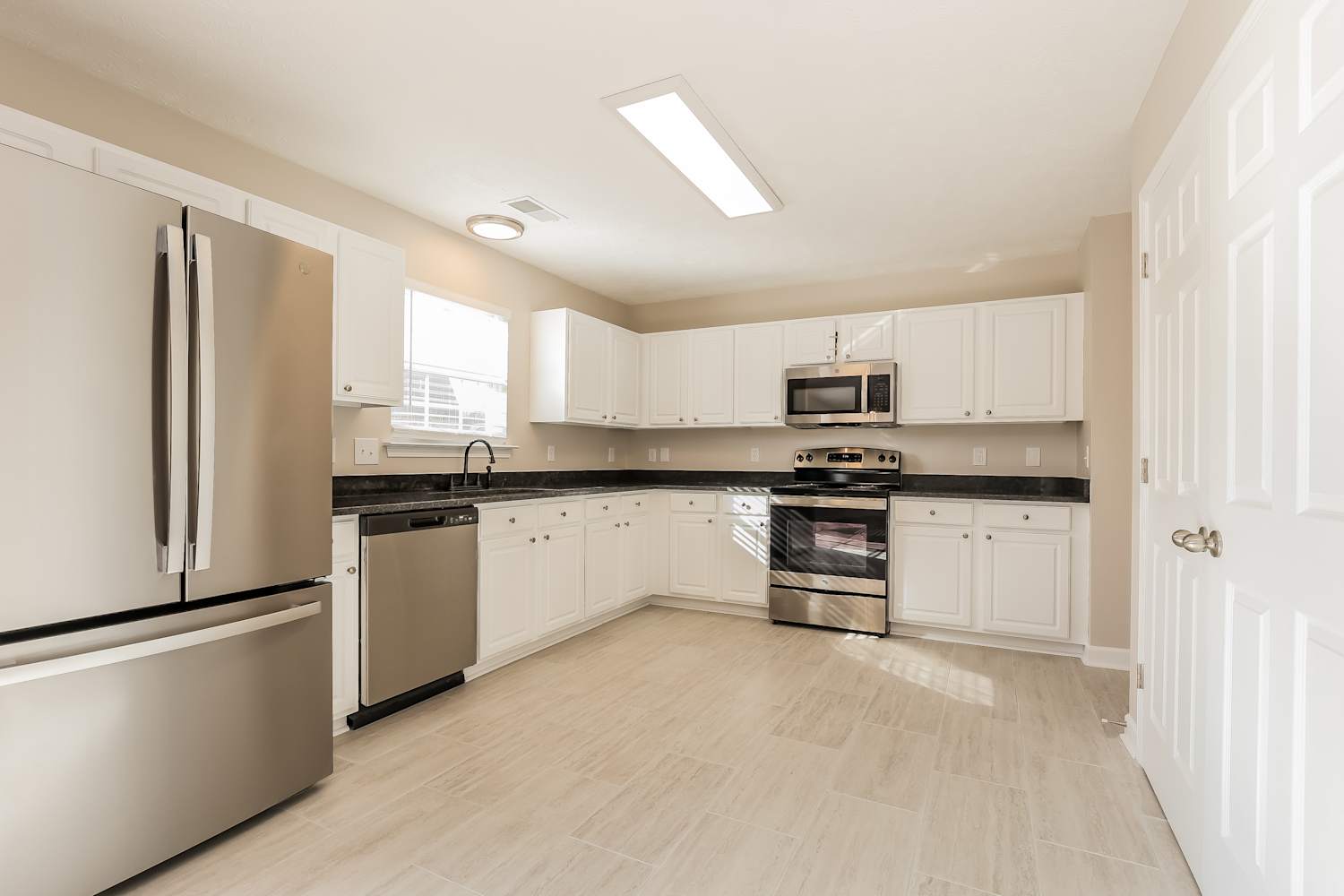 8025 Meadowview Ln photo 5