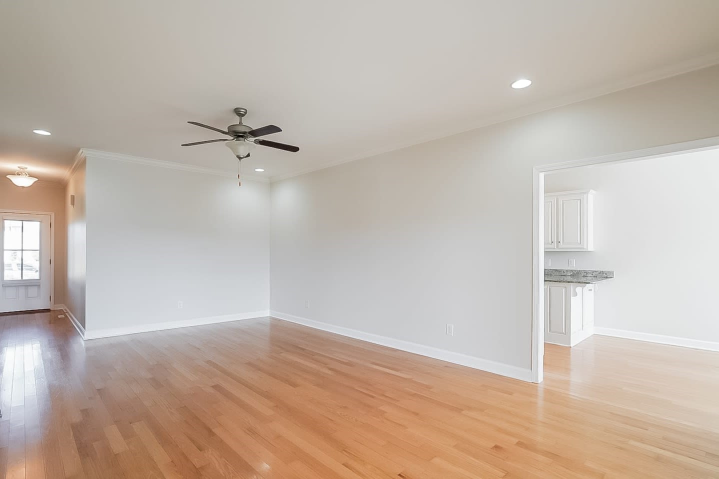 440 Lucy Cir photo 3
