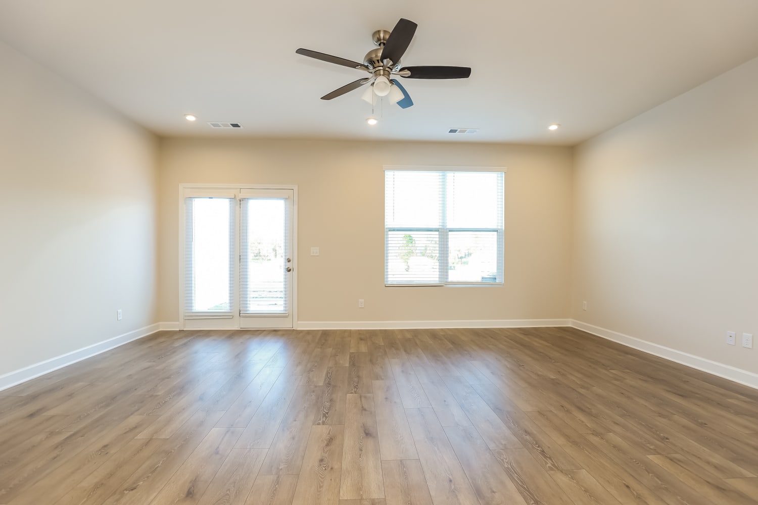 126 Fister Dr photo 2