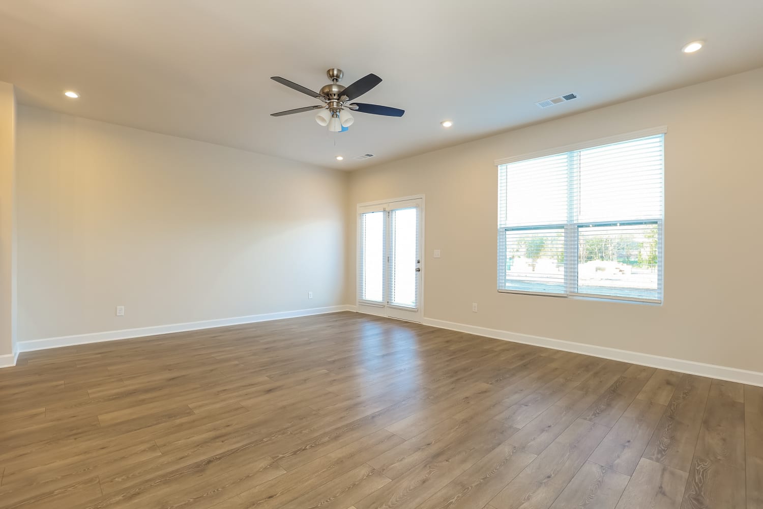 126 Fister Dr photo 3