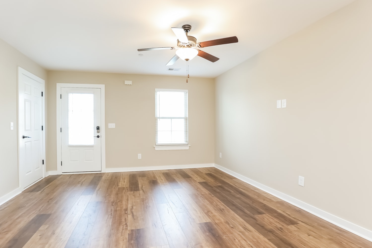 212 Emmett Dr photo 2